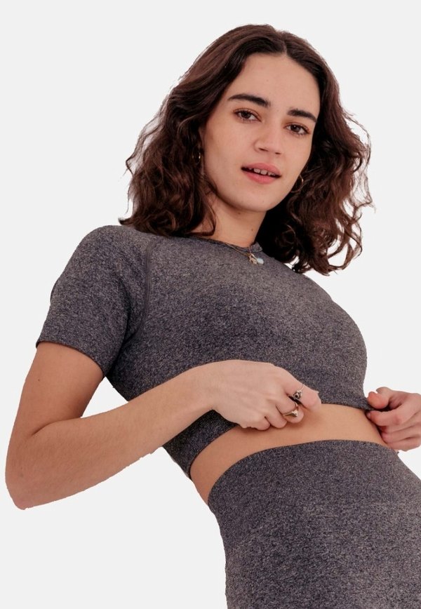 SENA SEAMLESS SHORT SLEEVE - Basic T-shirt2