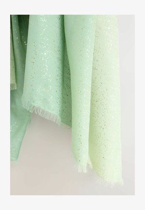 Hellgrüner Stoff mit einem metallisch gold gesprenkelten Muster, mit einem Fransenrand und glatter Textur. Zerknitterte Falten betonen das Design.