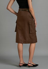 Next UTILITY TALL - REGULAR FIT - Denimnederdele - chocolate brown