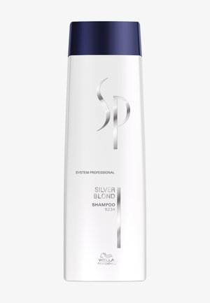 Hvid flaske med en blå hætte, prydet med sølvskrift for "SP Silver Blond Shampoo 11234" og Wella Professionals logoet.