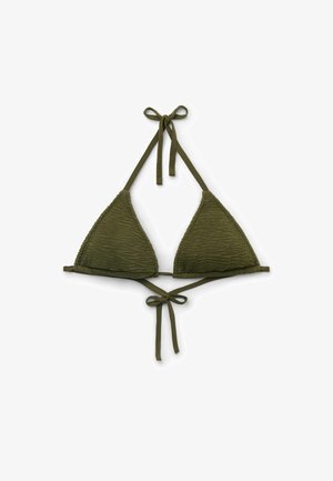 Top de bikini triangular de tela texturizada verde oliva con cuello halter y tiras para atar en la espalda.