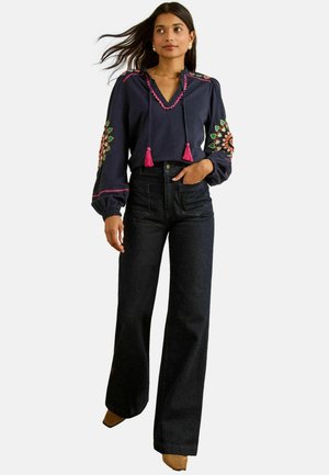 REGULAR FIT-EMBROIDERED NOTCH LONG SLEEVE - Hosszú ujjú felső - navy heart ric rac