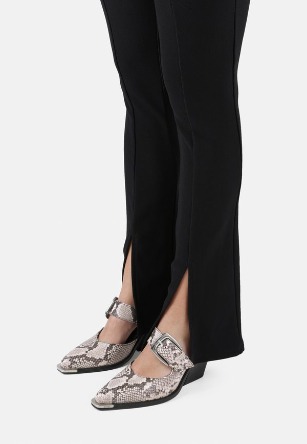 KOLE - Heeled mules3