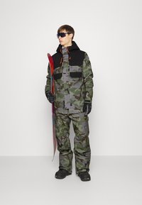 DC Shoes CODE PANT - Calças de snowboard - green