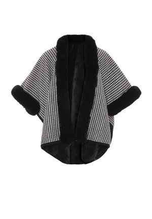 Černobílý kabát s kostkovaným vzorem houndstooth, se černým umělým kožešinovým límcem a manžetami, s otevřeným předním dílem a krátkými rukávy.