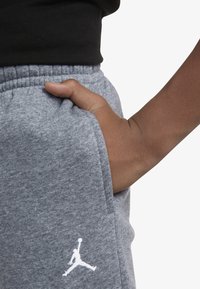 Jordan BROOKLYN PANT UNISEX - Teplákové kalhoty - carbon heather