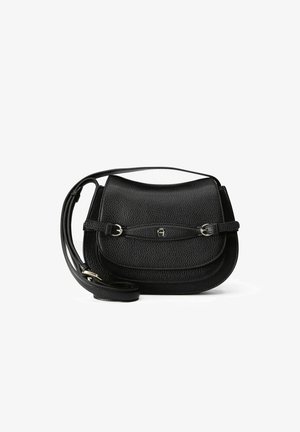 Sac bandoulière en cuir noir avec une surface texturée, une forme arrondie, deux compartiments et des accents de quincaillerie argentés. Sangle ajustable incluse.