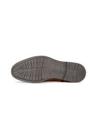 Zapato de cuero marrón con suela de goma texturizada, que presenta un patrón de pisada distintivo y puntera reforzada. Construcción duradera para mayor estabilidad.