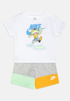 Nike Sportswear UNISEX SET - Shorts - light smoke gray heather