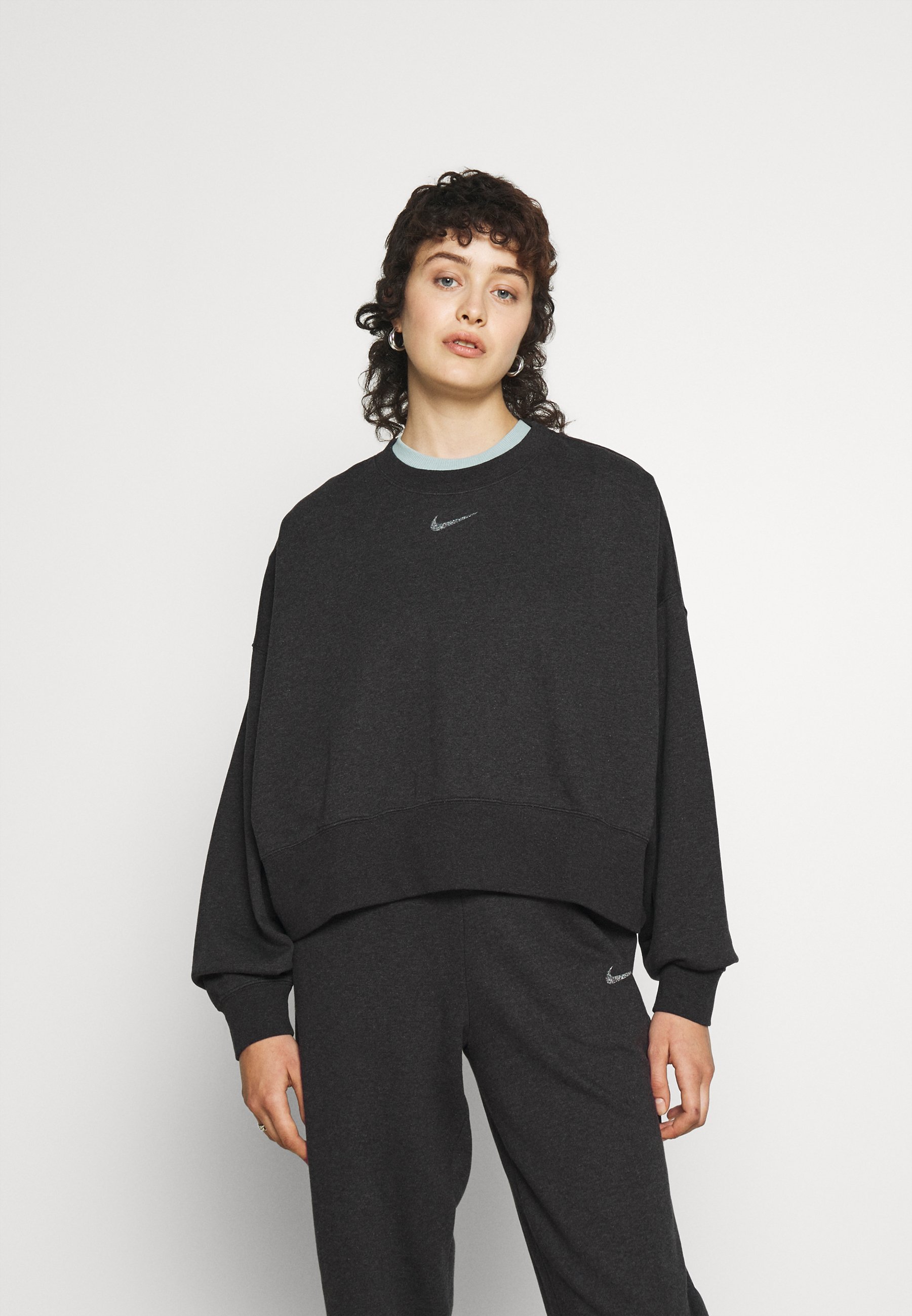 black crew neck sweater nike