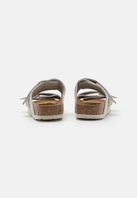 Birkenstock UJI NARROW UNISEX - Pantofole - antique white