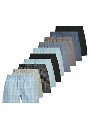 Zehn Paar Herren-Boxershorts mit elastischem Bund in verschiedenen Farben und Mustern, darunter Karo, Streifen und uni, fächerförmig angeordnet.