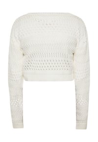 Witte gebreide crop sweater met een textuurontwerp dat golvende patronen en opengewerkte secties over het lichaam en de mouwen heeft.