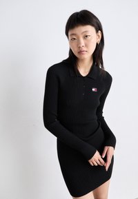 Tommy Jeans COLLAR BADGE - Etuikjole - black
