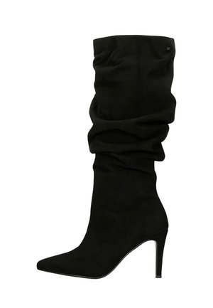 Zwarte suede kniehoge laars met puntige neus, slappe schacht en dunne hoge hak.