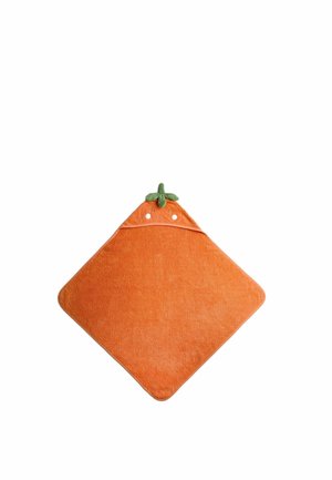 Oranges quadratisches Babyhandtuch mit Kapuze mit einem grünen Blatt und zwei weißen Druckknöpfen auf weißem Hintergrund.