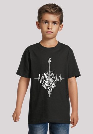 Schwarzes Baumwoll-T-Shirt mit einem weißen Grafikdesign eines E-Gitarren, das mit Wirbeln und einem Schallwellenmuster verwoben ist.