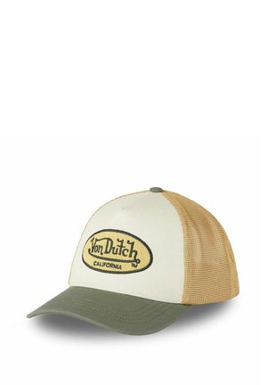 Casquette de camionneur avec arrière en maille beige, panneau avant blanc cassé, visière incurvée verte, et patch logo "Von Dutch California" à l'avant.
