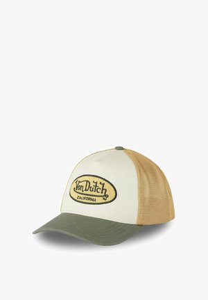 Casquette de camionneur avec arrière en maille beige, panneau avant blanc cassé, visière incurvée verte, et patch logo "Von Dutch California" à l'avant.