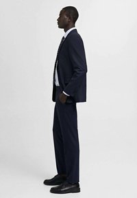 Mango Hlače za moške obleke - dark blue