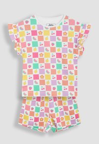 Conjunto de pijama de dos piezas y manga corta con patrones coloridos de frutas y flores sobre un fondo blanco. Acentos de volantes en las mangas, material de algodón.
