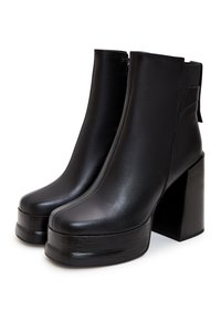 Cesare Gaspari Platform ankle boots - black