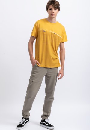 LANDINGO - T-shirt imprimé - sulphur