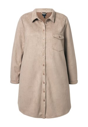 Beige Druckknopfhemd aus weichem Stoff, mit Kragen, langen Ärmeln, einer Brusttasche und abgerundetem Saum. Die Knöpfe sind braun.