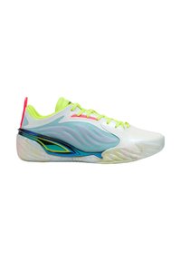Sneakers sportivi con una tomaia in rete bianca e azzurro chiaro, dettagli neon gialli e suola traslucida; presenta un design laterale colorato.