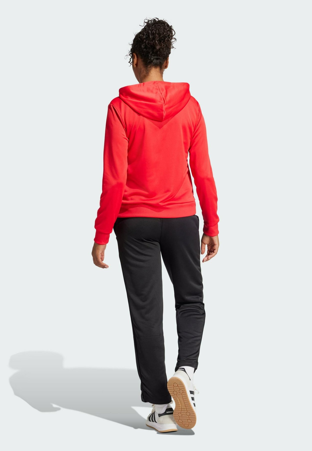 ESSENTIALS LINEAR