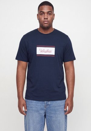 Jack & Jones JJBUSTER TEE SS CREW NECK BTS SN PLS - Μπλουζάκι με στάμπα - navy blazer