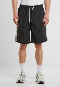 Urban Classics - WITH PATCHED STRIPE - Plavecké šortky - black Miniatúrny obrázok 1