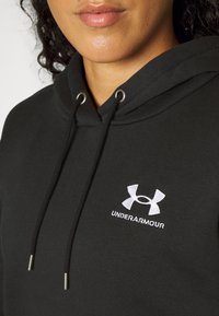 Under Armour ESSENTIAL HOODIE - Felpa con cappuccio - black