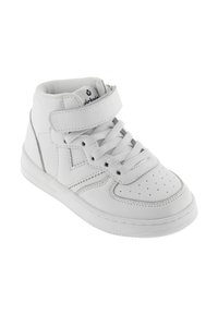 Sneaker alto bianco realizzato in materiale sintetico con collare imbottito, puntale forato e una striscia in velcro per una chiusura sicura.