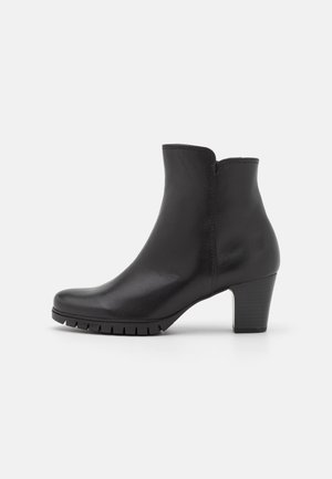 Kotníkové boty - black