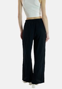 Elara MOUSELINE - Broek - schwarz