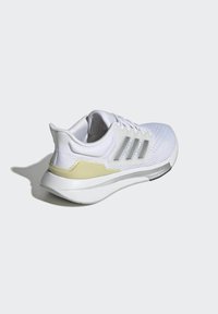 adidas Performance EQ21 biały
