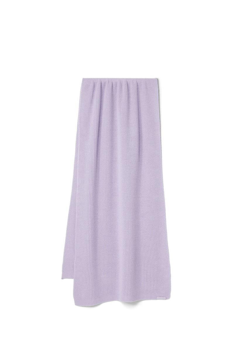 Fustă tricotată lavandă cu un model texturat, având o talie elastică și o siluetă fluidă. Materialul pare moale și ușor.