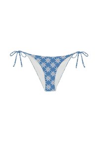 Bikini inferior azul con patrón floral blanco y rosa, atado a los lados. Presenta una textura suave y un interior blanco contrastante.