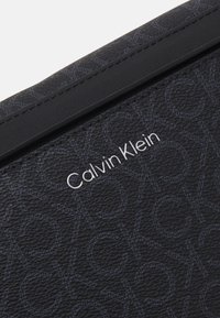 Calvin Klein MUST WAISTBAG MONO UNISEX - Marsupio - black