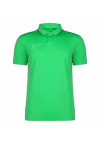 Zelená polo košile vyrobená z hladké látky, s klasickým límečkem a bílým logem Nike na levé straně. Krátké rukávy a přiléhavý střih.