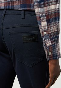 Wrangler TEXAS - Vaqueros rectos - dark navy