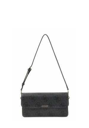 Sac d'épaule Guess noir avec sangle ajustable et logo à motifs imprimé sur une surface texturée.