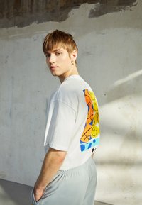 Nike Sportswear AIR TEE - Print T-shirt - white