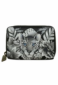 Tasche aus Stoff mit einem Schwarz-Weiß-Leopardenmuster, umgeben von botanischen Elementen und blauen Akzenten. Goldene Reißverschlussbeschläge.