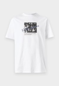 CREWNECK - Nyomott mintás póló - white