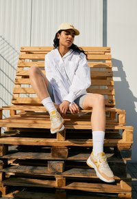 Marc O'Polo MIKA - Trainers - wheat field/lemon