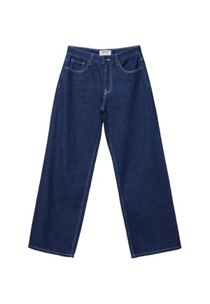 Široké tmavě modré džíny z denimu s knoflíkovým zapínáním, pěti kapsami a kontrastním bílým šitím. Tkanina má hladký, mírně texturovaný povrch.