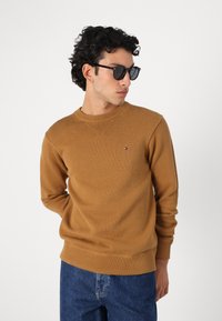 Tommy Hilfiger CHUNKY C NECK - Jumper - country brown