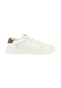 White leather sneaker with brown suede heel, textured side panel, flat sole, and round toe. Features a lace-up closure and minimalistic design.